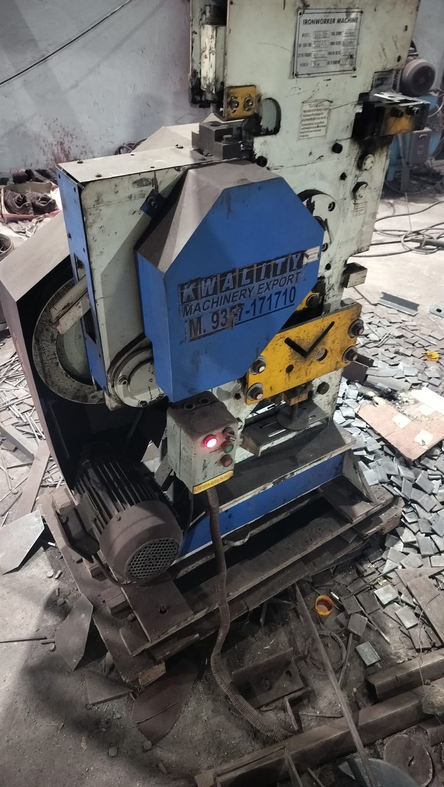 Multi-tasking fabrication machine