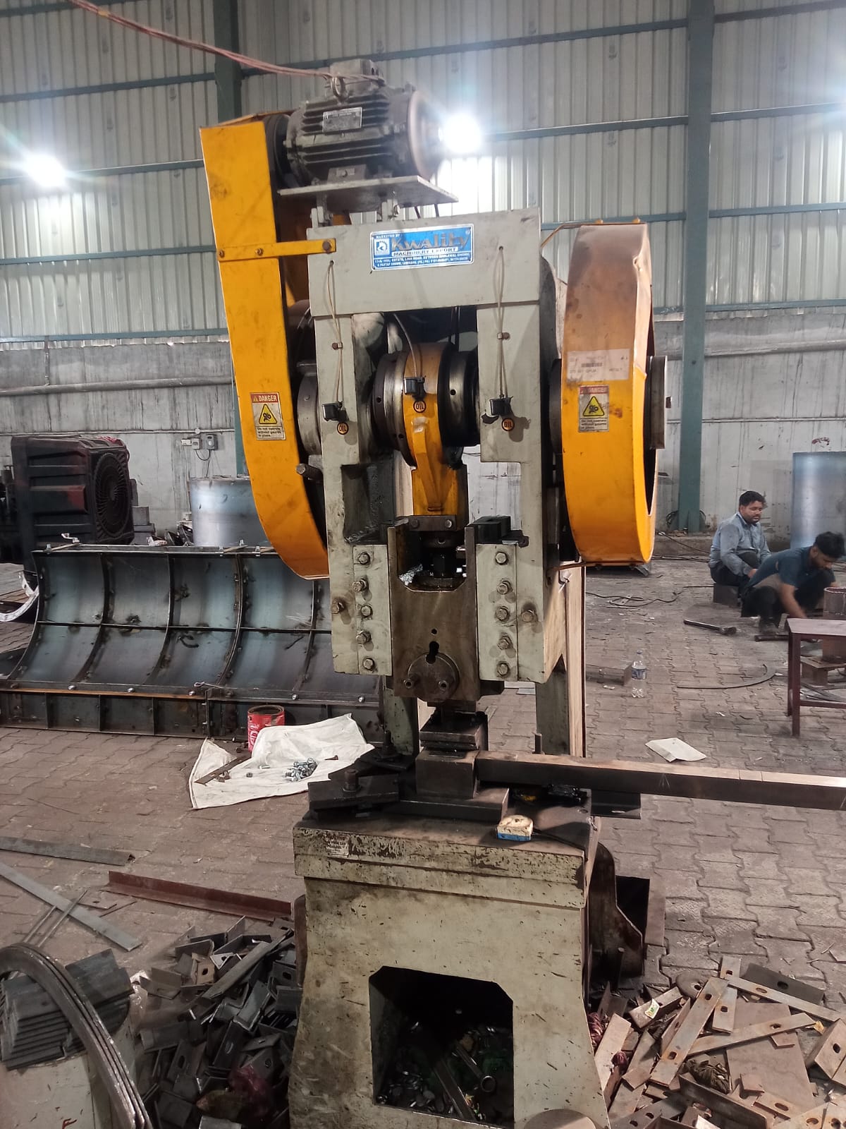 Heavy-duty press machine